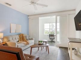 Landing Spectacular 2BD Clubhouse Game Room, готель в Орландо