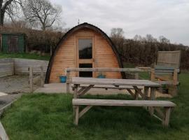 Castle View Glamping - 2 Cefn, Hotel in Llandrindod Wells