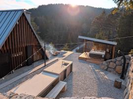 Pine Hill RUBY with free jacuzzi, khách sạn ở Rakitna