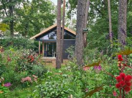 Stijlvol Tiny House in de natuur, hotel u gradu Enshede