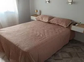 Casa en alquiler a una cuadra de la peatonal