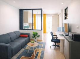 The Cosy Cove with Parking and Lift, hotell i Kinoo