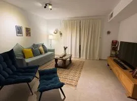 בית נעים בין המדבר לים