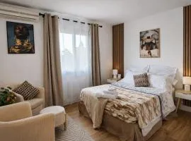 Douce Parenthèse - Appartement T2 Cosy avec Balcon, Élégant & Calme - Hyper centre ville de Montélimar - Gare de Montelimar à pied - Jardin public de Montélimar