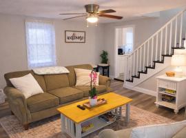 Harpers Ferry Hilltop Retreat Rustic Charm, отель в городе Харперс-Ферри