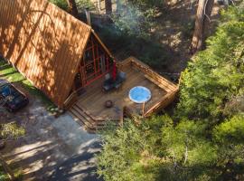 Idyllcreek Landmark A-Frame 14mi Town, hotel en Idyllwild
