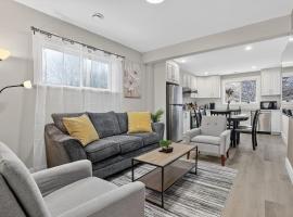 3 BD Suite Walk to Downtown Bonus Room for Work or Kids, hotel u gradu 'Kitchener'