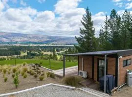 Modern studio overlooking Alexandra, Central Otago