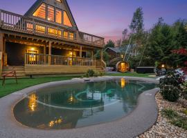 Lakefront AFrame, Heated Pool, Spa, Sauna, Theatre, ξενοδοχείο σε Blakeslee