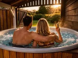 Wellness Tuin - Ultieme Partner Beleving - St Hubertus Suite met Indoor Jacuzzi, Openhaard, Privé Hottub en Privé Sauna in Jachthut stijl - Gratis Fles Prosecco & Leuke Partner connect box !