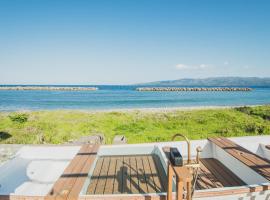 一棟貸切 AKIYATO Sea Side 椿 オーシャンビュー 蔵サウナ 露天風呂, hotel di Sado
