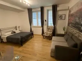 BERNOCCHI ROMA APARTMENT, difronte metropolitana