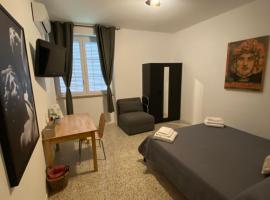 BERNOCCHI ROMA APARTMENT, difronte metropolitana, hotel ad Acilia