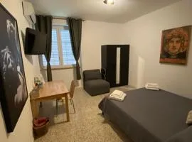 BERNOCCHI ROMA APARTMENT, difronte metropolitana