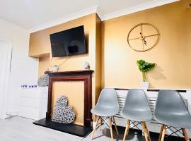 10min from Thorpe Park, 15min from Heathrow Airport, hotel a Staines