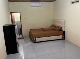 Homestay Joglo Kembar, hotel Gading városában