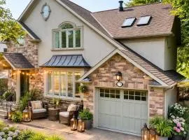 iResidence in Toronto - Unique Mansion - Fantastic Views with Breakfast