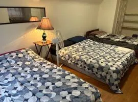 Family Guesthouse - 10 Min from YVR - Close to Beach & Transit, Free Parking