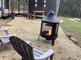 Tahiti Terrace private bush Retreat, hôtel à Tiaro