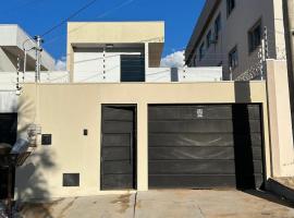 Casa com 3 quartos aconchegante, Hotel in Anápolis