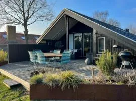 Summer House With Authentic Charm On Enø