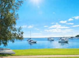 Wangi Waterfront Weekender, מלון בWangi Wangi