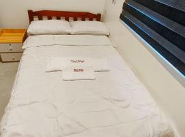 RedDoorz at Paul Hanz Tourist Inn and Events Place, Hotel in Sipak