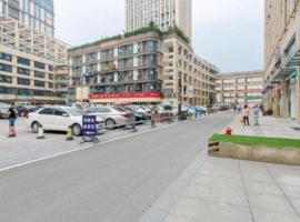 Xana Hotelle Chengdou Xindu Sanhechang Metro Station، فندق في تشنغدو