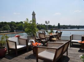 EXIGEHOME-Large houseboat with rooftop and spa near Paris, hotel a Saint-Cloud