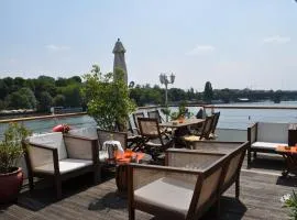 EXIGEHOME-Large houseboat with rooftop and spa near Paris