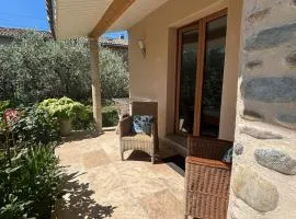 Charmante maison en pierre avec jardin