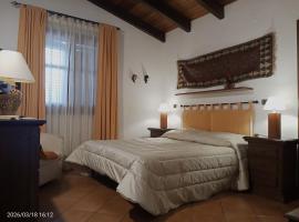 Villa Amalia - mansarda B&B, hotel u gradu Činizi