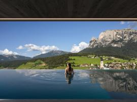Gartenhotel Völser Hof - Adults Only、フィエー・アッロ・シーリアルのホテル