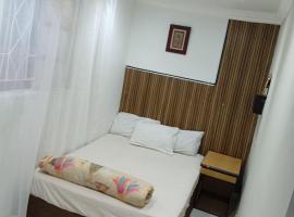 3 bedroom self catering accommodation，Kroondal的飯店