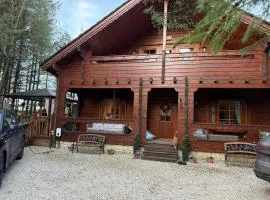Lakeside Log Cabin 4 Bedrooms Dog-Friendly Escape