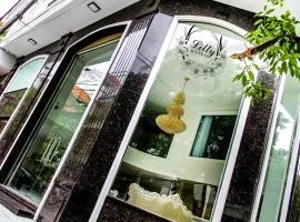 Lilly Hotel