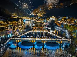 The Riverside Phoenix, ξενοδοχείο σε Fenghuang