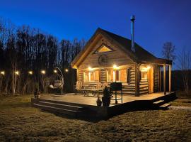 Hobu House - a Cozy, Private Cabin by the Forest near Haapsalu، فندق في هابسالو