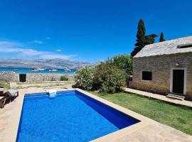 Vila Lovrečina, hotel a Postira