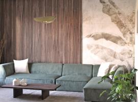 Moderne woning met privacy & comfort โรงแรมในHaaltert