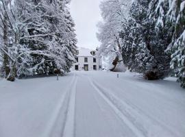 Roslyn House Loch Ness, hotell i Drumnadrochit