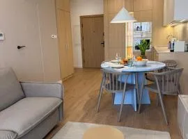 IN THE MIDDLE Port 35