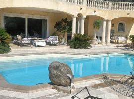 Maison carletto, Hotel in Pégomas