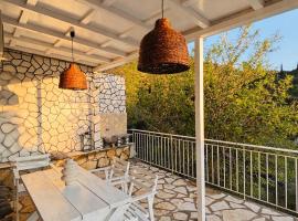 Salt & Stone, hotel u gradu 'Drymon'
