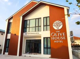 The Olive House Hotel Khon Kaen – hotel w mieście Ban Si Than