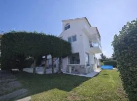 Monteferro, Nigrán, chalet con finca