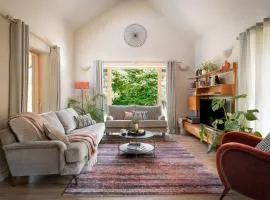 Sunnybrook · Hot tub · Luxury · Dog Friendly · EV
