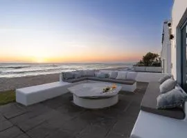 Casa Blue- Luxury Beachfront villa