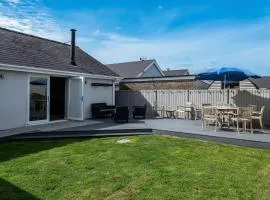 Family-Friendly Retreat between Beach & Mountains