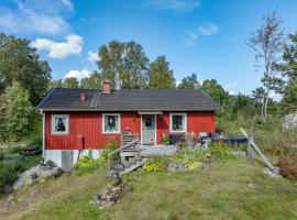 Swedish Summer Dream House & Cabin, Near Beach, Hotel in Stillingsön